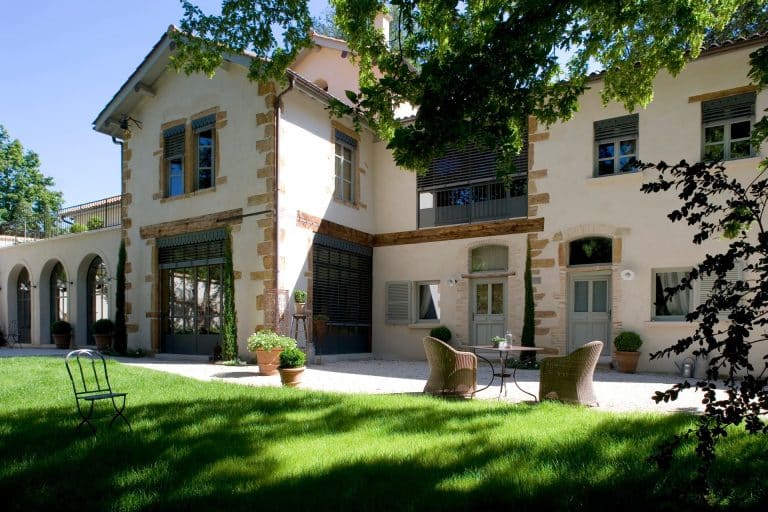 Quel statut juridique choisir lorsque l’on monte sa chambre d’hôte ? SARL ou EURL ?