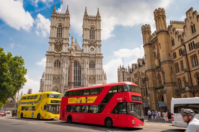 Séjourner dans un vieux bus anglais, une idée assez insolite