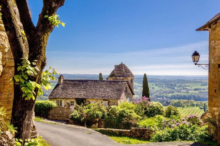 Vacances dans le sud de la France : Pourquoi réserver dès maintenant au Cap Estel et Château Eza